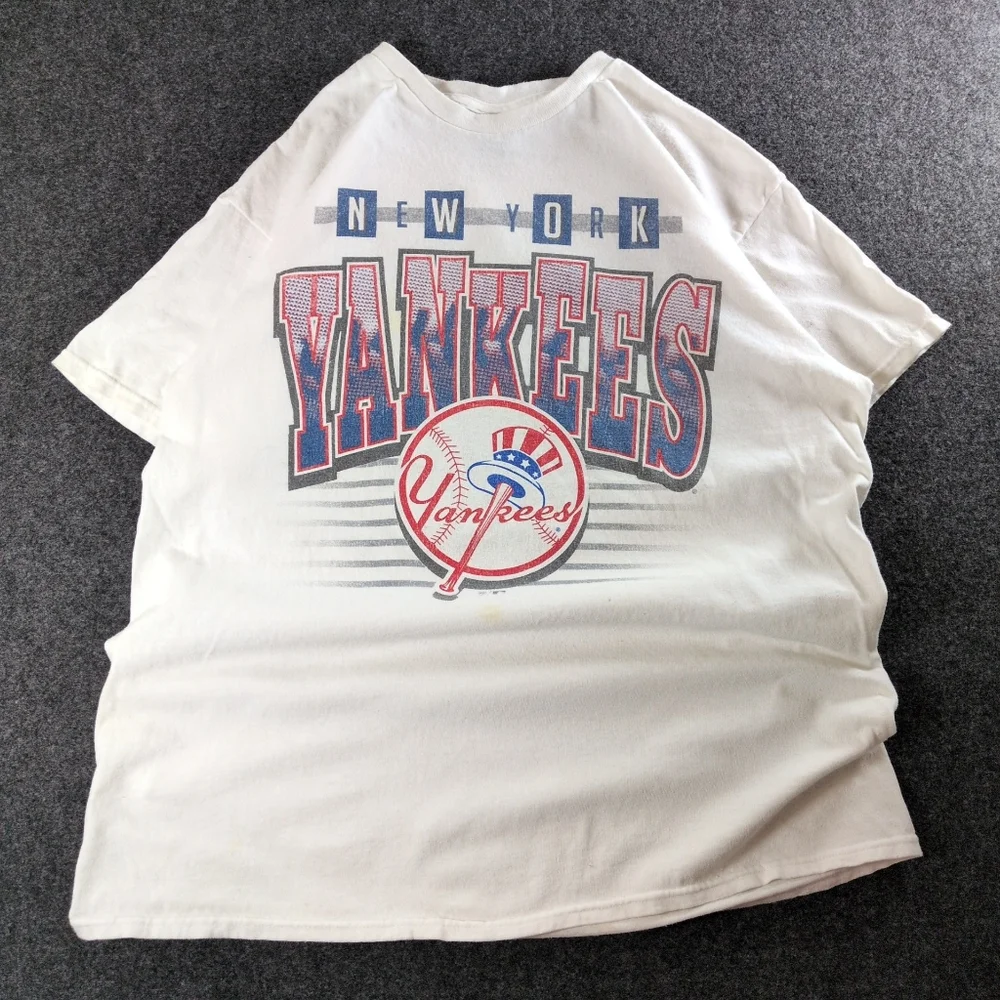 New York Yankees Graphic T-Shirt - Picture 1 of 9